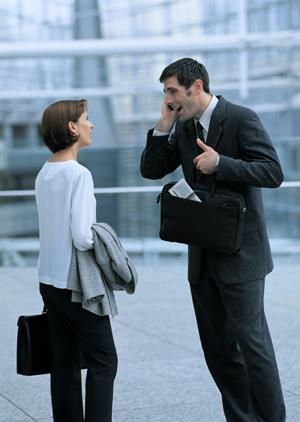 初めての結婚式に最適なコートとは