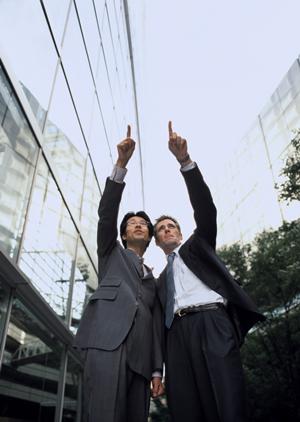 明るく華やかなTシャツをお探しなら